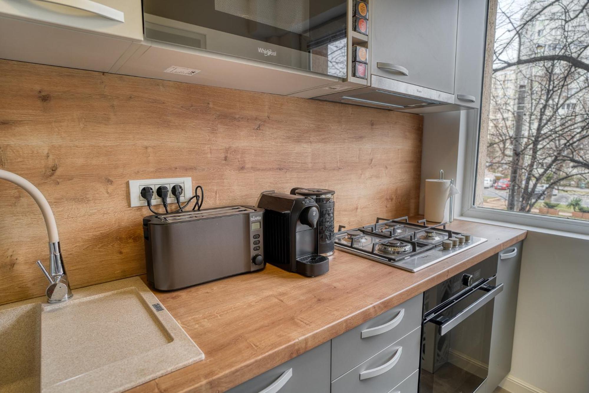 City Chic Retreat: Newly Renovated 1Br Apartment Bucarest Exterior foto